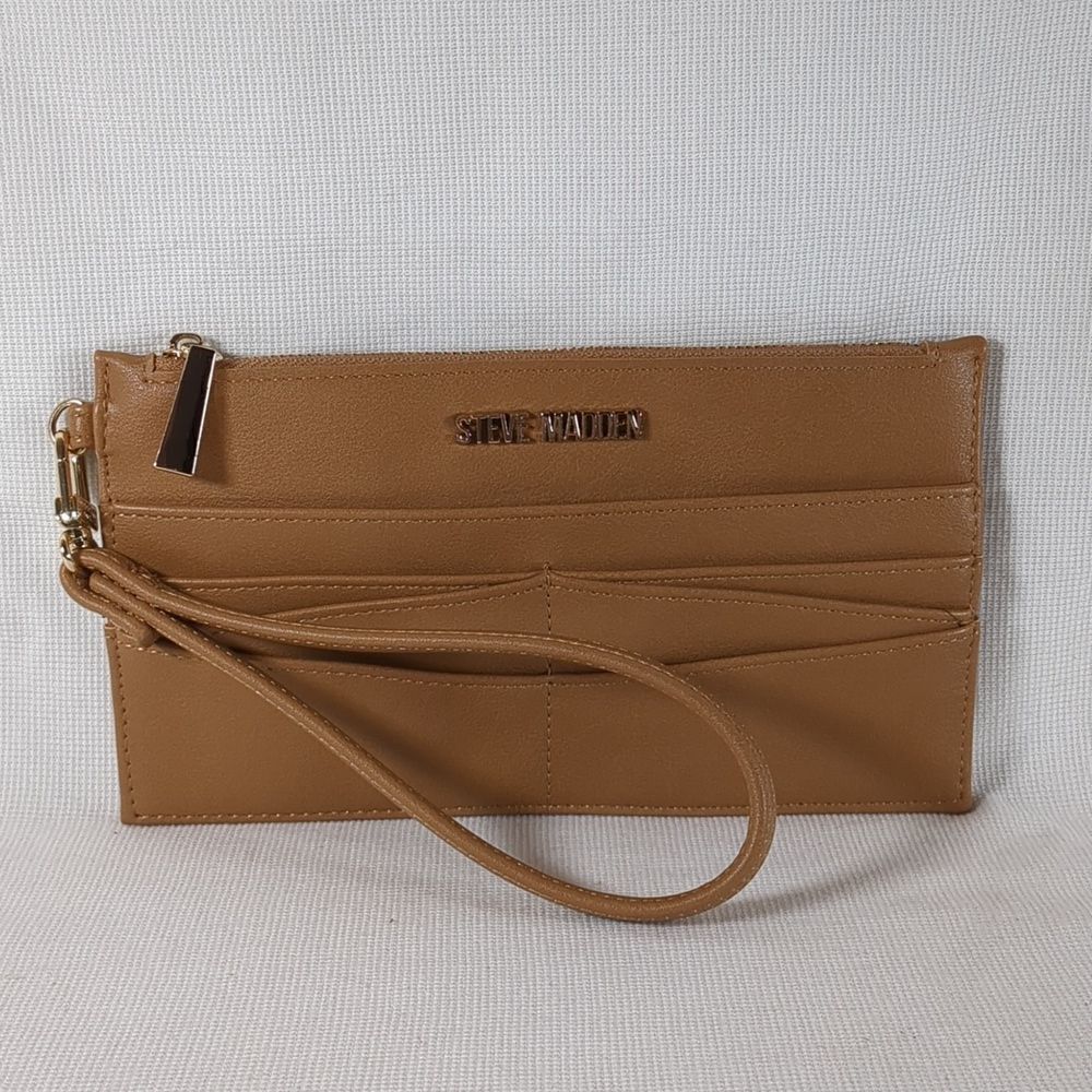 Steve Madden Saddle Flat Wristlet With Removable Strap. New Without Tags